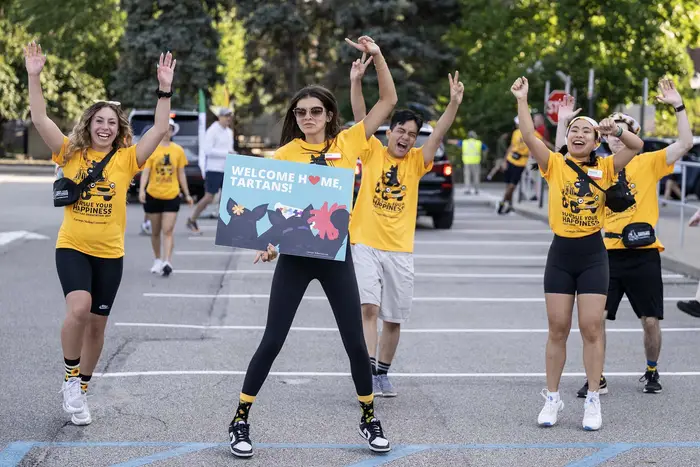 CMU students celebrate Move In day