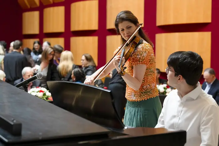 woman playing violin