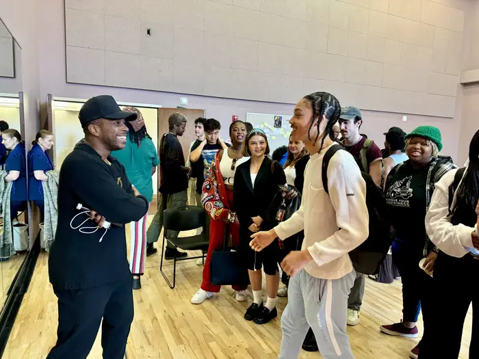 Leslie Odom, Jr. speaks with CMU students.