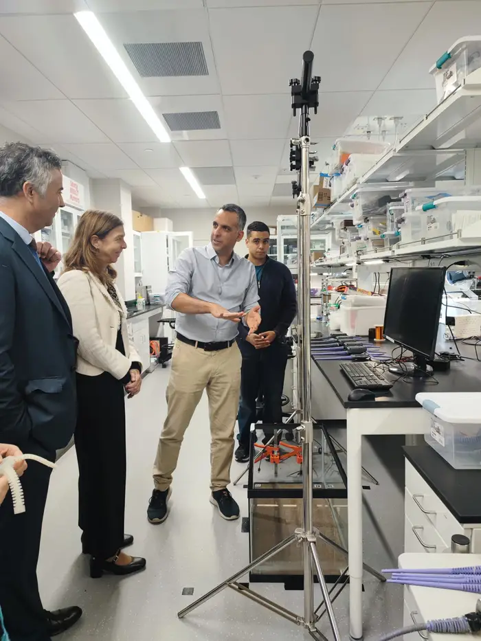 Carmel Majidi, head of the Soft Robotics Lab at CMU, gives a tour of the lab to Portuguese Minister of Education, Science and Innovation, Fernando Alexandre and Secretary of State for Science Ana Paiva.