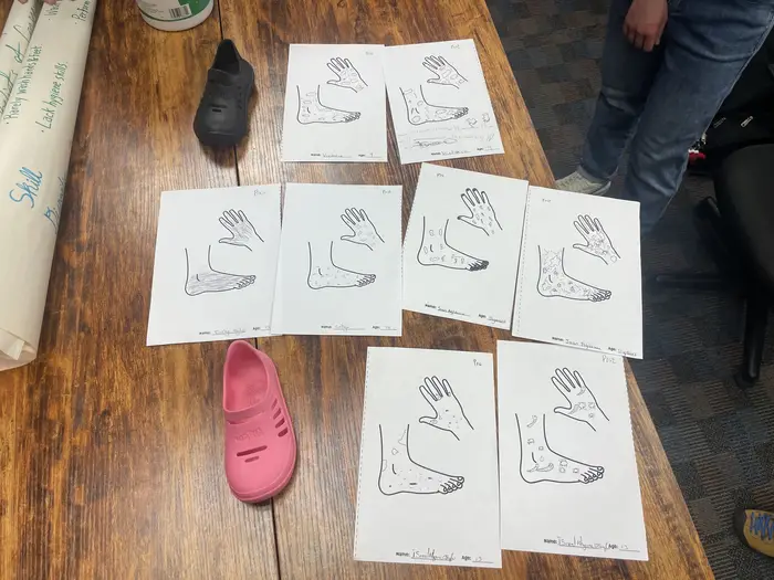 Worksheets with drawings of hands and feet. 