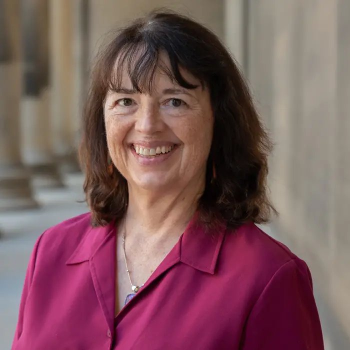 Linda Peteanu