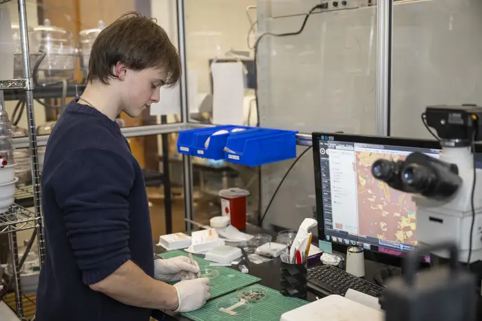 Kaczmarek in lab