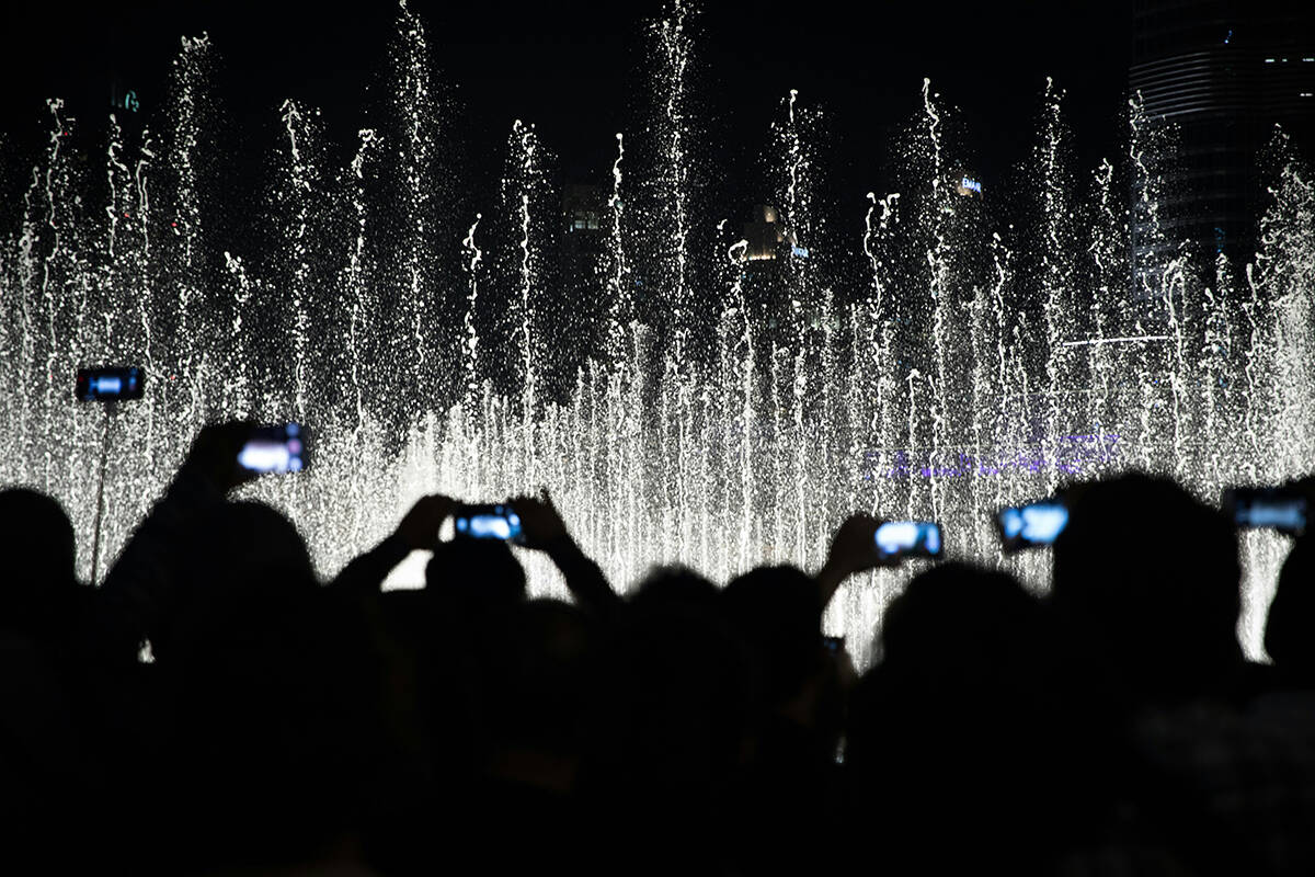 A crowd recording a fountain show.