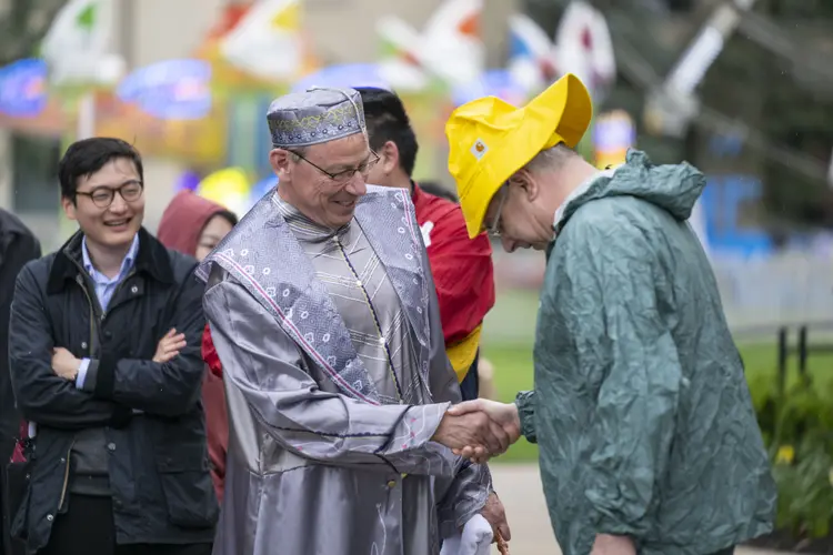 MCS interim Dean Curtis Meyer congratulates a Douse-a-Dean competitor.